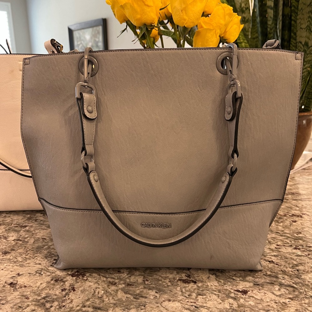 Same Calvin Klein tote as white one (except not reversible)